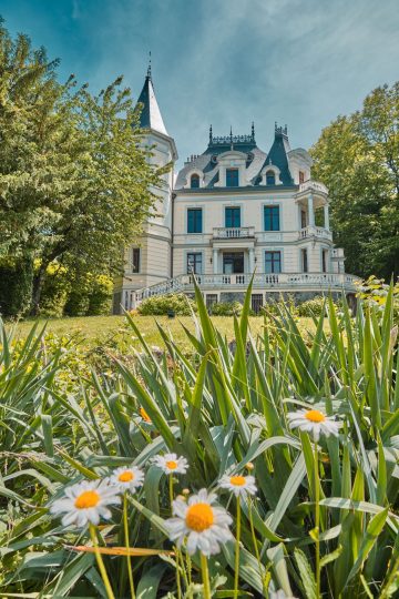 © Permanent exhibitions of the Villa du Châtelet - French Girl Around