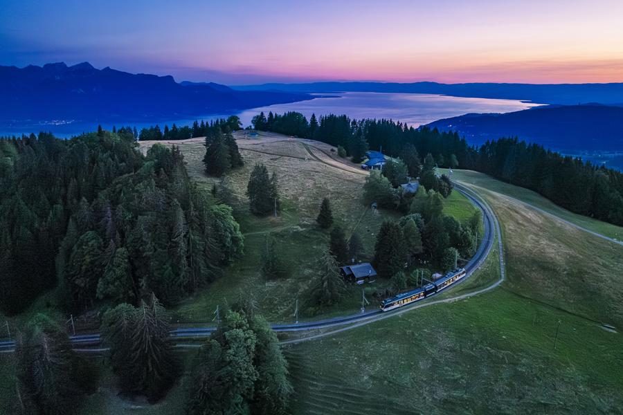 Gourmet evenings at the summit