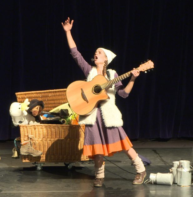 © Children's show "Oups, another one from Ninon !" (FR) - La Baraque à Plumes