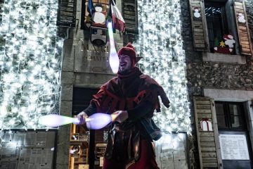 © The elf and the Christmas fairy on the road ! - L.Meyer Châtel