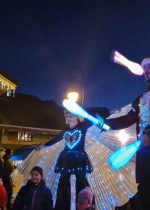 The elf and the Christmas fairy on the road !