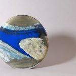 © Exhibition " Graal", Contemporary glass - Denise and Marcel Heider collection._Évian-les-Bains - Alain et Marisa Bégou, Vase, sans date, verre soufflé multicouche et inclusions d’émaux, photo Cyril Bouchet