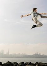 Acrobatische slackline show