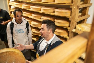 © Visit of an Abondance cheese maturing cellar - L.Meyer - Châtel