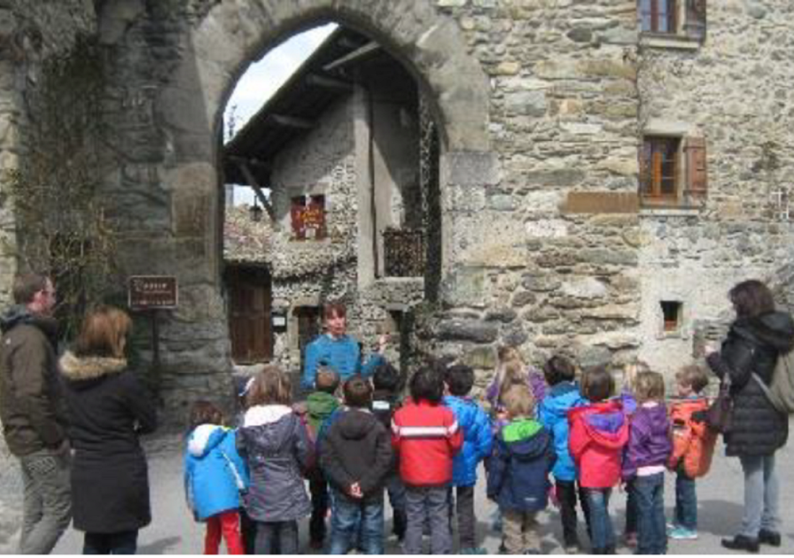 © Educational guided tour: Yvoire backwards in time - Destination Léman