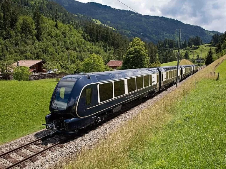 Le GoldenPass Express du MOB, un voyage en train enchanteur entre Montreux, Gstaad et Interlaken.