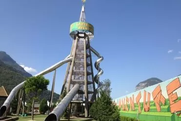 Le toboggan géant du Labyrinthe Aventure d'Evionnaz, parc d'attractions pour les familles à quelques minutes de Martigny.